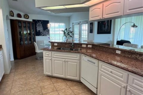 House in Punta Gorda, Florida 3 bedrooms, 172.33 sq.m. № 1913231 - photo 16