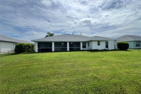 House in Punta Gorda, Florida 3 bedrooms, 172.33 sq.m. № 1913231 - photo 9