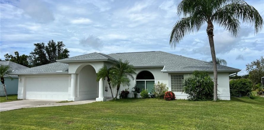 House in Punta Gorda, Florida 3 bedrooms, 172.33 sq.m. № 1913231