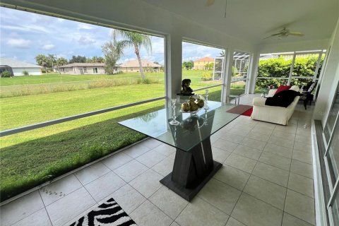 House in Punta Gorda, Florida 3 bedrooms, 172.33 sq.m. № 1913231 - photo 29