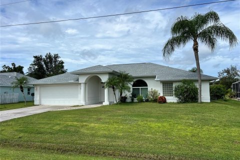 House in Punta Gorda, Florida 3 bedrooms, 172.33 sq.m. № 1913231 - photo 4