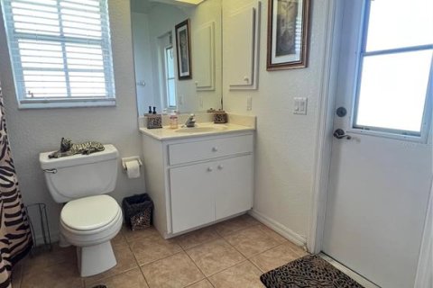 House in Punta Gorda, Florida 3 bedrooms, 172.33 sq.m. № 1913231 - photo 25