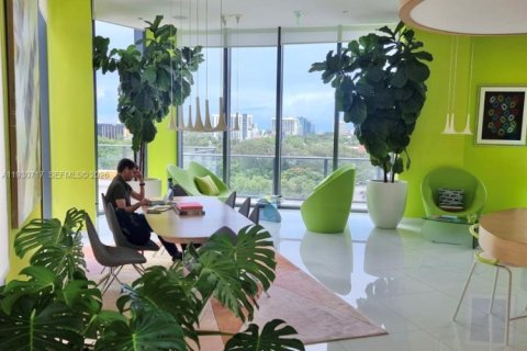 Condominio en venta en Miami, Florida, 3 dormitorios, 103.12 m2 № 1999682 - foto 24