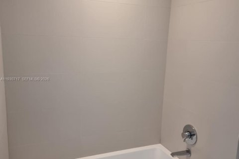 Condominio en venta en Miami, Florida, 3 dormitorios, 103.12 m2 № 1999682 - foto 10