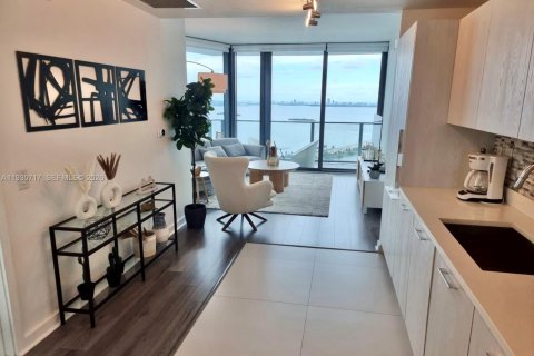 Condominio en venta en Miami, Florida, 3 dormitorios, 103.12 m2 № 1999682 - foto 2