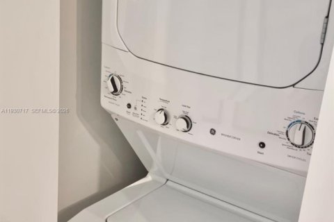 Condominio en venta en Miami, Florida, 3 dormitorios, 103.12 m2 № 1999682 - foto 16