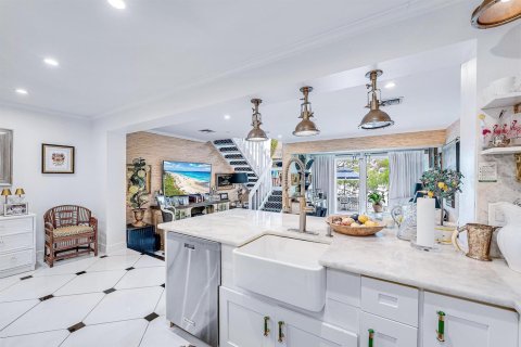 Townhouse in South Palm Beach, Florida 4 bedrooms, 176.51 sq.m. № 2158418 - photo 6