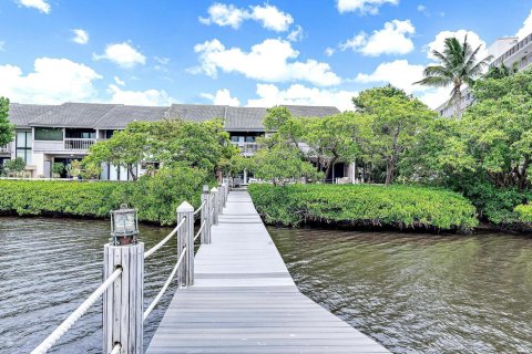 Townhouse in South Palm Beach, Florida 4 bedrooms, 176.51 sq.m. № 2158418 - photo 16