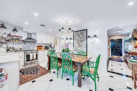 Townhouse in South Palm Beach, Florida 4 bedrooms, 176.51 sq.m. № 2158418 - photo 4