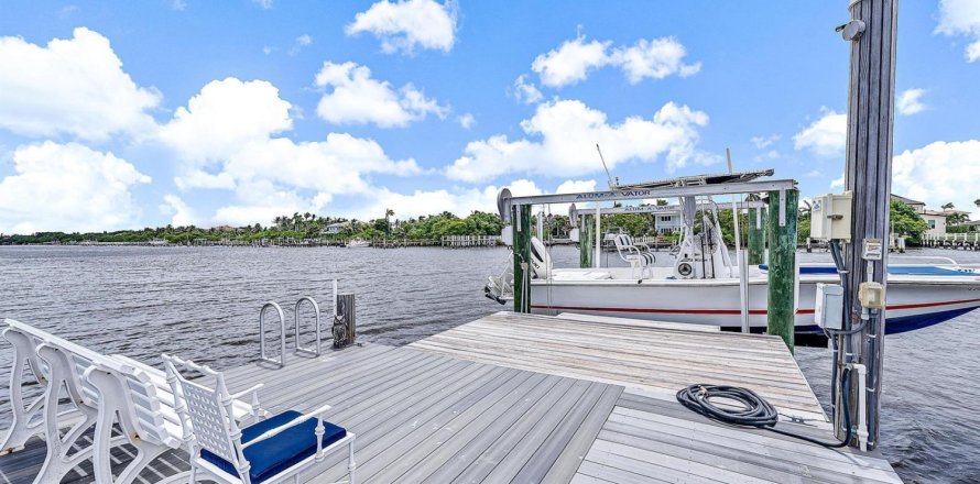 Townhouse in South Palm Beach, Florida 4 bedrooms, 176.51 sq.m. № 2158418