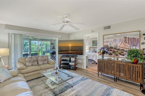 Copropriété à vendre à Bradenton, Floride: 2 chambres, 96.8 m2 № 2093159 - photo 12