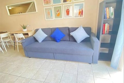 Снять в аренду квартиру в Майами, Флорида 2 спальни, 62.43м2, № 1971530 - фото 5