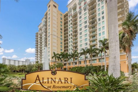 Condo in Sarasota, Florida, 2 bedrooms № 2427291 - photo 2