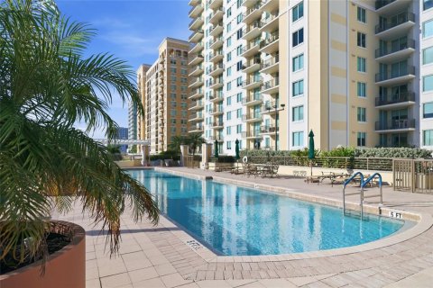 Condo in Sarasota, Florida, 2 bedrooms № 2427291 - photo 3