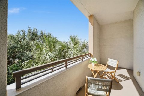 Condo in Sarasota, Florida, 2 bedrooms № 2427291 - photo 25