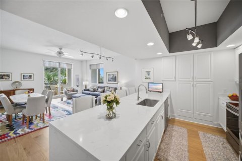 Condo in Sarasota, Florida, 2 bedrooms № 2427291 - photo 10
