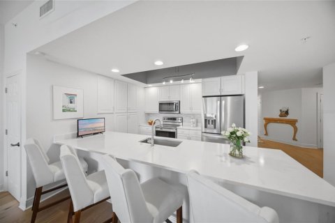 Condo in Sarasota, Florida, 2 bedrooms № 2427291 - photo 11