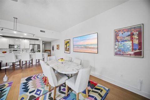 Condo in Sarasota, Florida, 2 bedrooms № 2427291 - photo 9