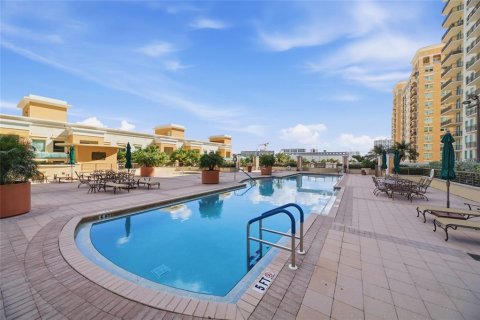 Condo in Sarasota, Florida, 2 bedrooms № 2427291 - photo 30
