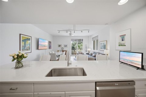 Condo in Sarasota, Florida, 2 bedrooms № 2427291 - photo 13