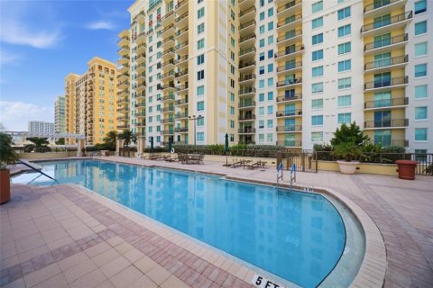 Condo in Sarasota, Florida, 2 bedrooms № 2427291 - photo 29