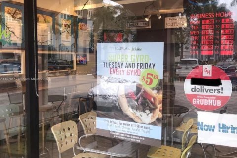 Propiedad comercial en West Palm Beach, Florida № 1980895