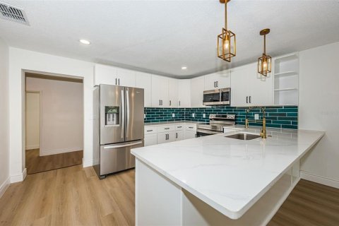 Apartamento en alquiler en Saint Petersburg, Florida, 4 dormitorios, 132.39 m2 № 1769041 - foto 5