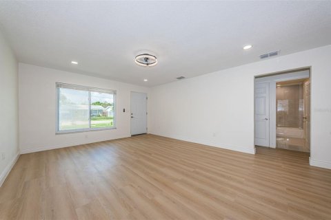 Apartamento en alquiler en Saint Petersburg, Florida, 4 dormitorios, 132.39 m2 № 1769041 - foto 4