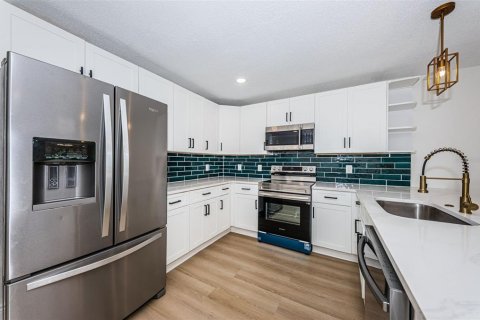 Apartamento en alquiler en Saint Petersburg, Florida, 4 dormitorios, 132.39 m2 № 1769041 - foto 8