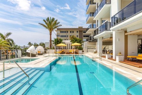 Condominio en venta en Pompano Beach, Florida, 3 dormitorios, 214.42 m2 № 2052323 - foto 12
