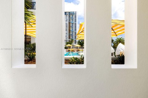 Condominio en venta en Pompano Beach, Florida, 3 dormitorios, 214.42 m2 № 2052323 - foto 21