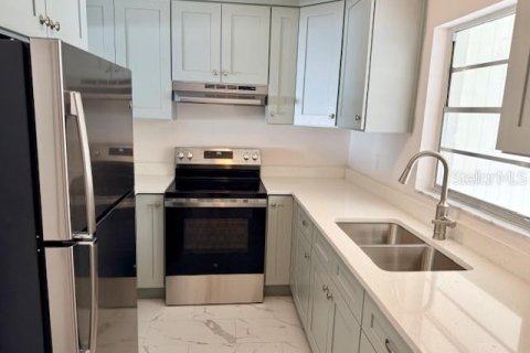 House in Longboat Key, Florida 2 bedrooms, 94.3 sq.m. № 2206176 - photo 3
