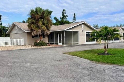 House in Longboat Key, Florida 2 bedrooms, 94.3 sq.m. № 2206176 - photo 2