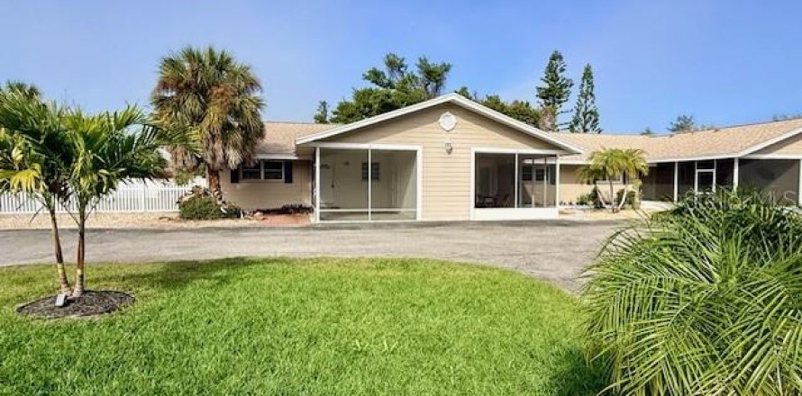 House in Longboat Key, Florida 2 bedrooms, 94.3 sq.m. № 2206176