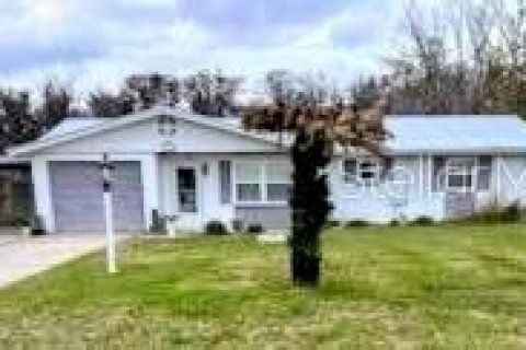 House in Astor, Florida 2 bedrooms, 77.67 sq.m. № 948292 - photo 1