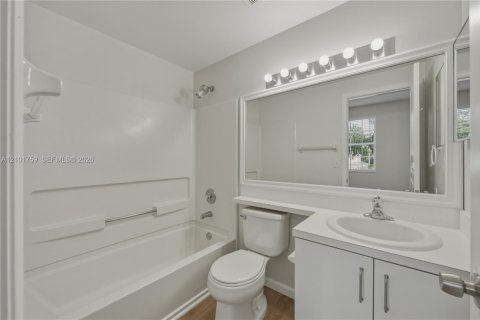 Townhouse in Weston, Florida 2 bedrooms, 103.12 sq.m. № 2411196 - photo 19