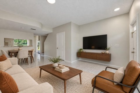 Townhouse in Weston, Florida 2 bedrooms, 103.12 sq.m. № 2411196 - photo 5