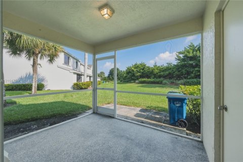 Townhouse in Weston, Florida 2 bedrooms, 103.12 sq.m. № 2411196 - photo 21