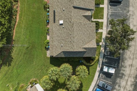 Townhouse in Weston, Florida 2 bedrooms, 103.12 sq.m. № 2411196 - photo 25
