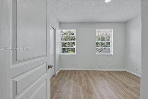 Townhouse in Weston, Florida 2 bedrooms, 103.12 sq.m. № 2411196 - photo 17
