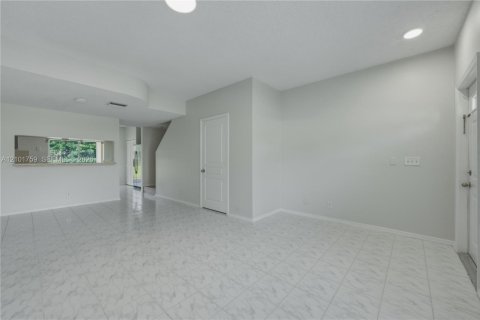 Townhouse in Weston, Florida 2 bedrooms, 103.12 sq.m. № 2411196 - photo 6