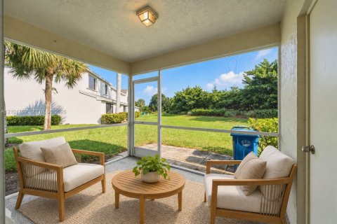 Townhouse in Weston, Florida 2 bedrooms, 103.12 sq.m. № 2411196 - photo 20