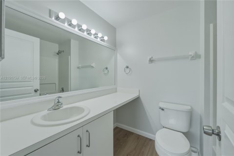 Townhouse in Weston, Florida 2 bedrooms, 103.12 sq.m. № 2411196 - photo 16