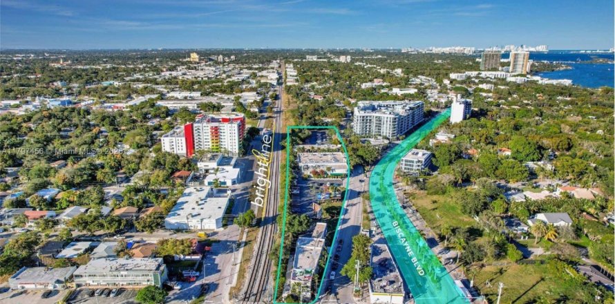 Commercial property in Miami, Florida № 1861260