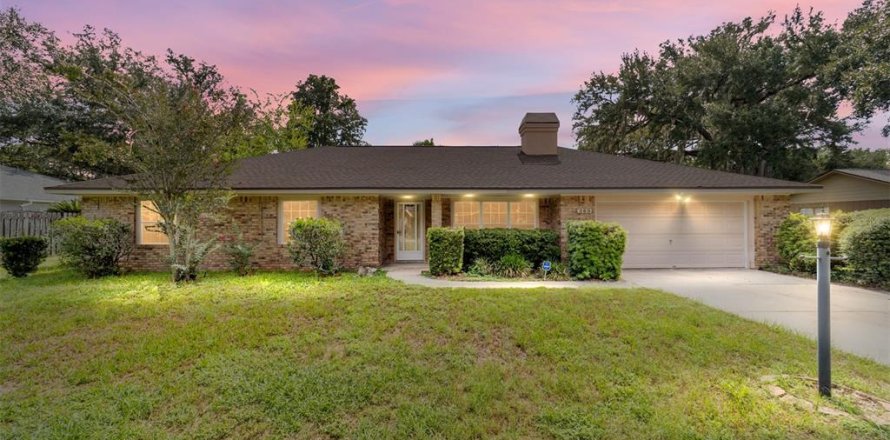 House in Ocala, Florida 3 bedrooms, 173.54 sq.m. № 1886978