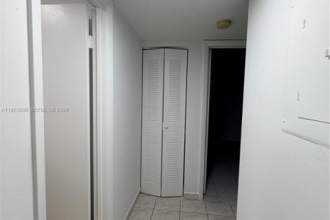 Снять в аренду кондоминиум в Майами, Флорида 2 спальни, 77.57м2, № 2045529 - фото 6