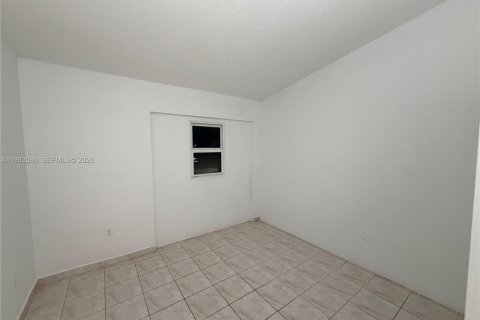 Снять в аренду кондоминиум в Майами, Флорида 2 спальни, 77.57м2, № 2045529 - фото 2