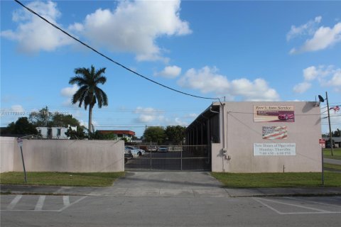 Commercial property in Homestead, Florida № 4416 - photo 1