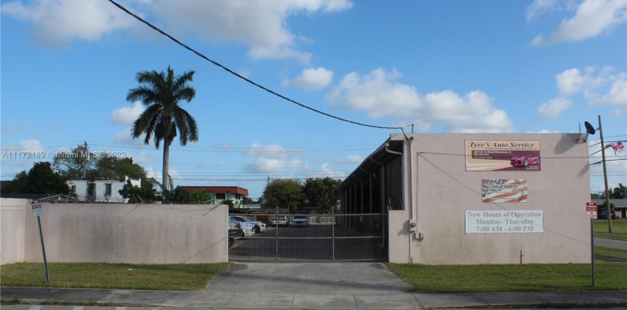 Commercial property in Homestead, Florida № 4416