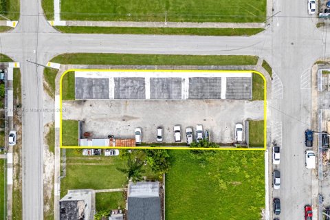 Commercial property in Homestead, Florida № 4416 - photo 4